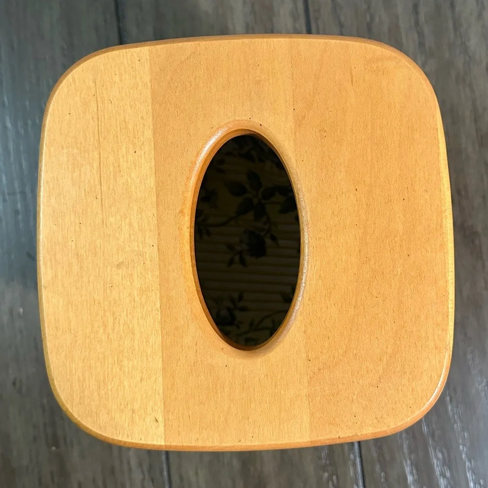 Longaberger Tissue Basket with Floral Liner - Picture 6 of 9